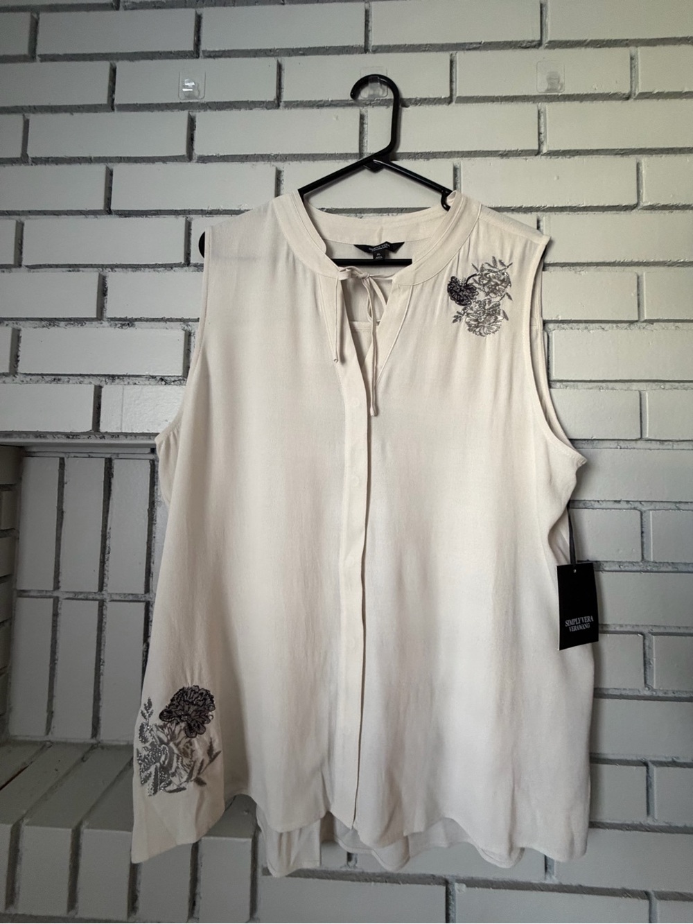 Simply Vera Vera Wang Cream Sleeveless Floral-Embroidered Tie-Neck Camisole